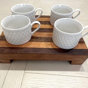 Oneida Stoneware Mug Set White Style is Westerly Basket